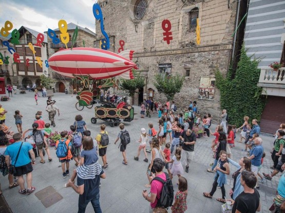 Espectacle itinerant amb parades