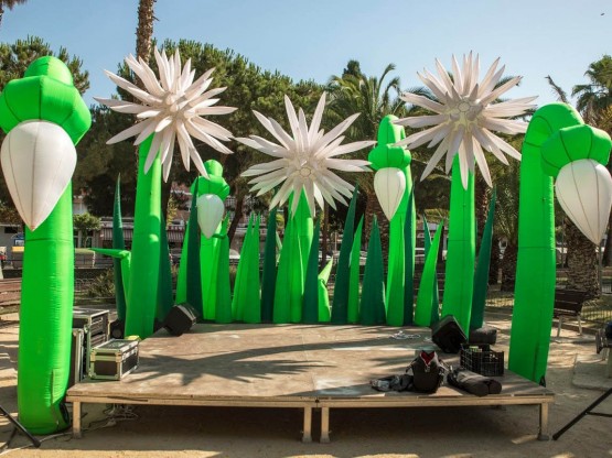 Escenografia jardín hinchable