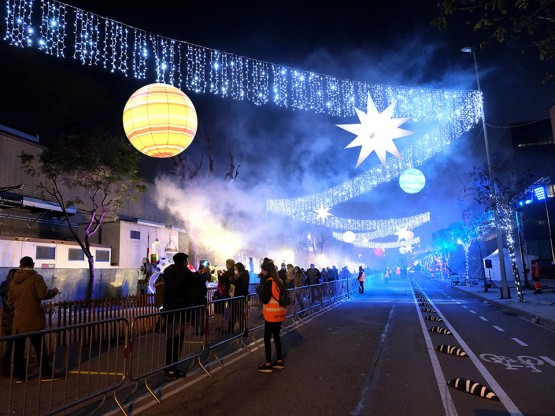 Decoració d'esdeveniments amb planetes, estrelles i cel led