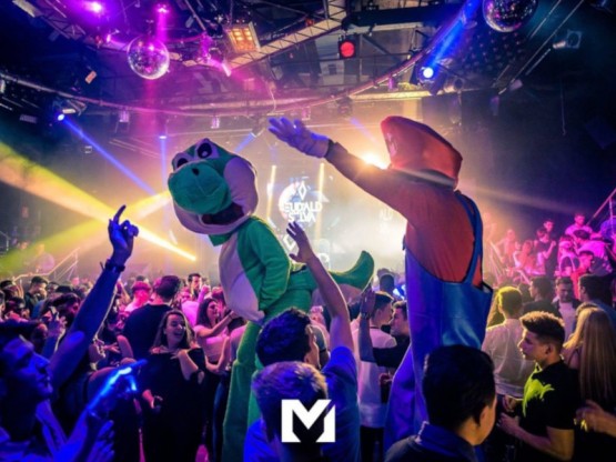 Personajes en Zancos a la carta para discotecas