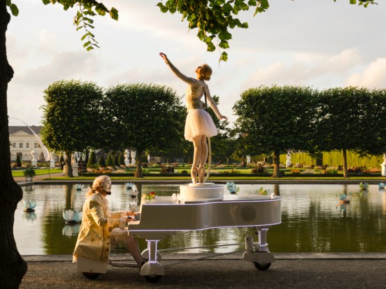 Piano and dancer show