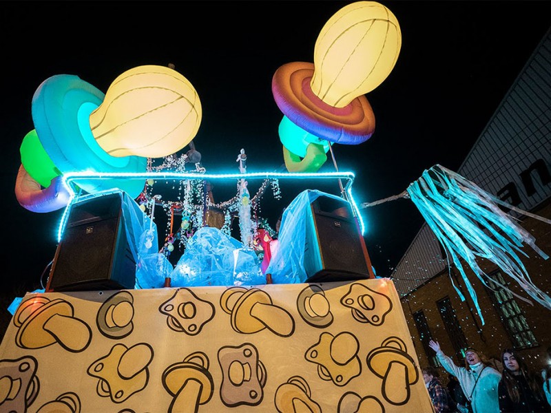 Decoration of floats for the Three Kings