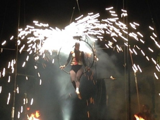Acrobàcies amb pirotècnia