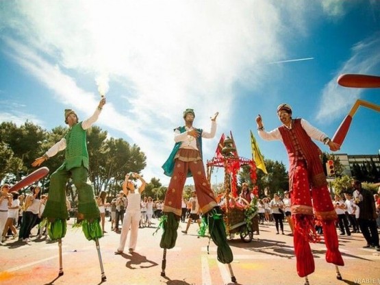Cercavila amb xanquers per festes populars