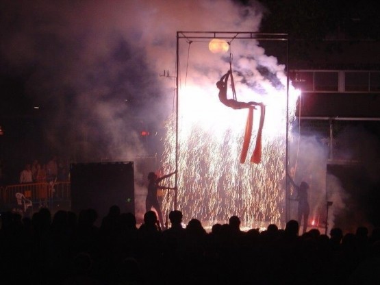 Espectáculo de acrobacias y fuego