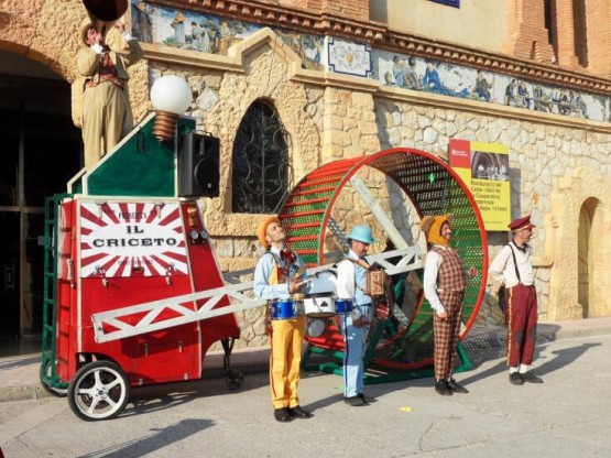 Espectáculo pasacalles con músicos